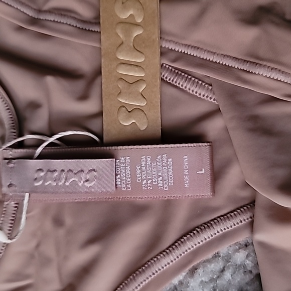 2/$25 NWT SKIMS Jelly SheerThong - Picture 6 of 6